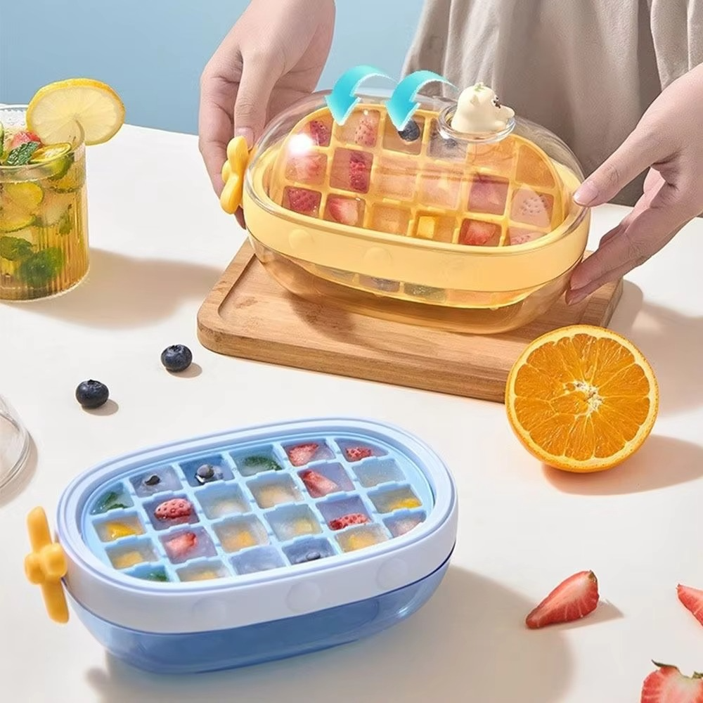 Tokyo Mart Rotating Ice Cube Tray