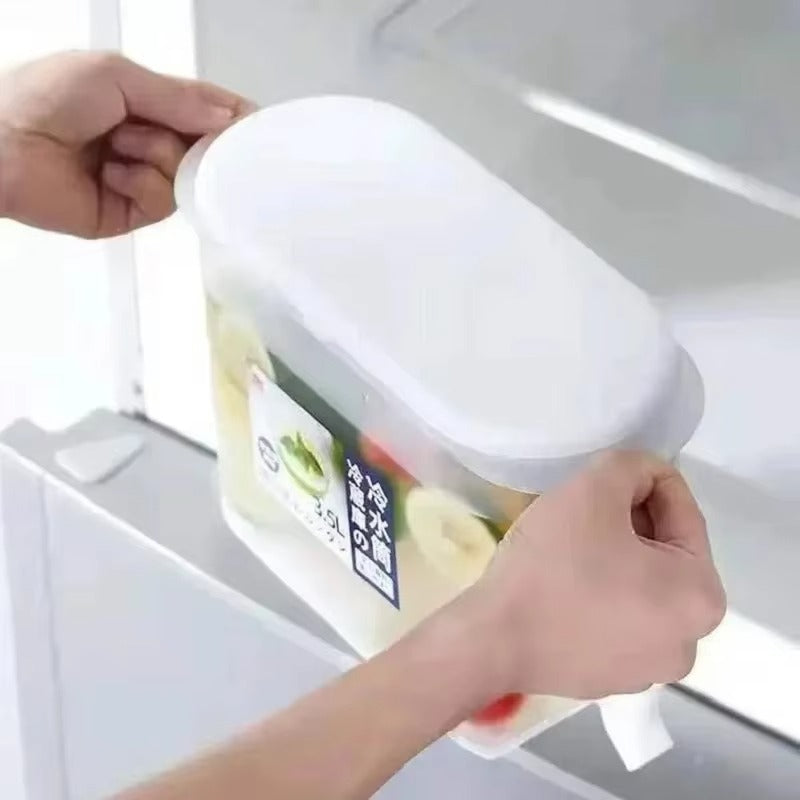 Tokyo Mart Water container with tap