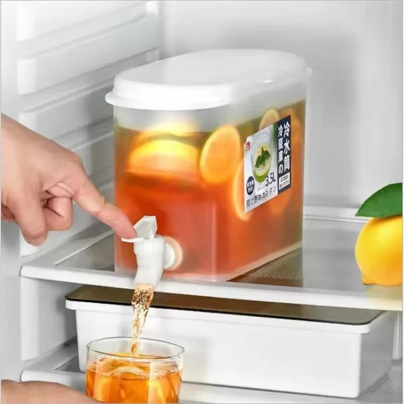 Tokyo Mart Water container with tap
