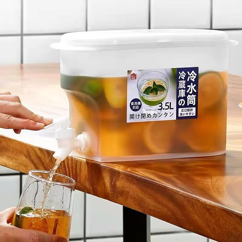 Tokyo Mart Water container with tap