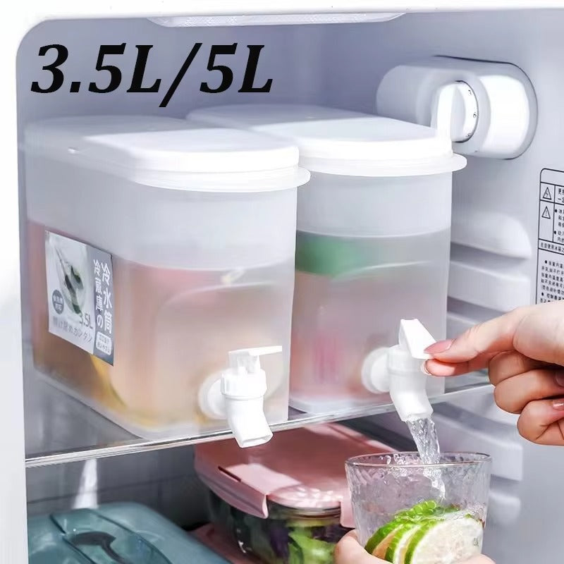 Tokyo Mart Water container with tap