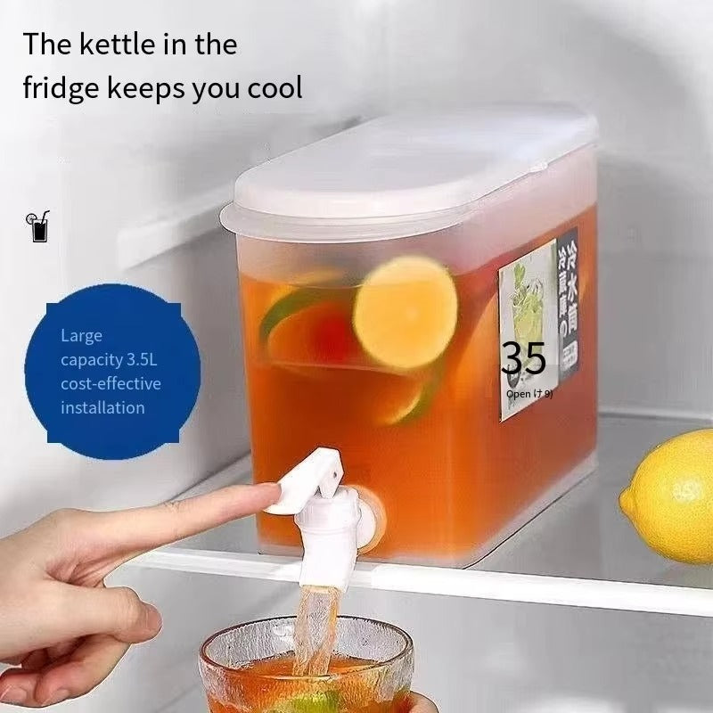 Tokyo Mart Water container with tap