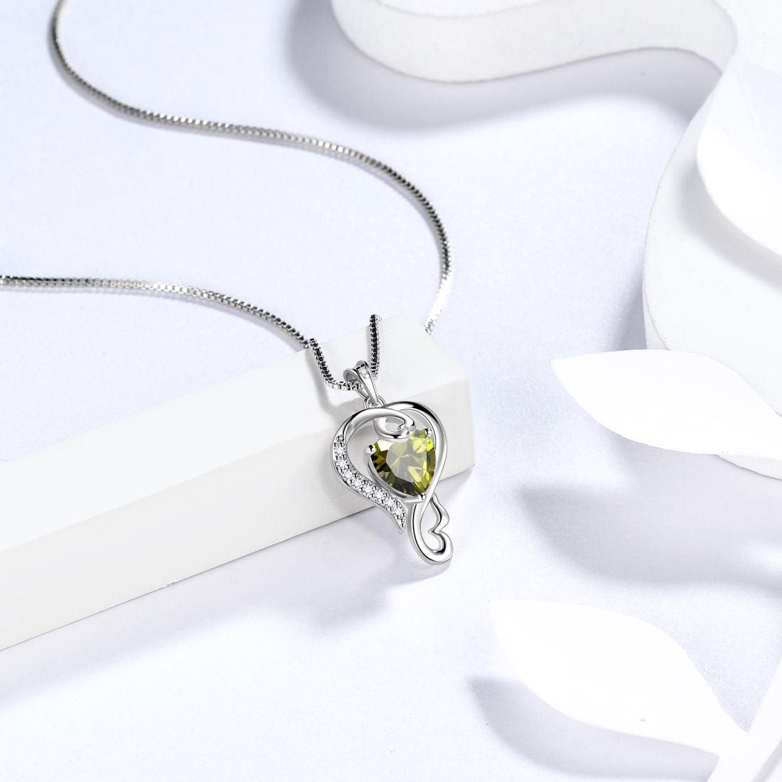 Tokyo Mart Halskette mit Anhänger „Love Heart“ mit Geburtsstein August, Peridot, für Damen und Mädchen, Schmuck, Geburtstagsgeschenk